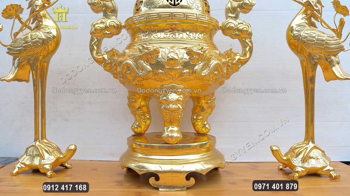 Vật phẩm gi&uacute;p đem lại sự sang trọng, uy nghi&ecirc;m cho kh&ocirc;ng gian thờ tự